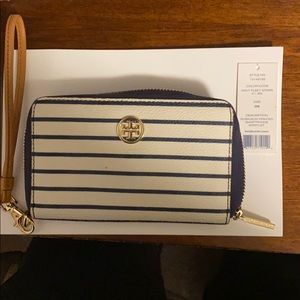 Robinson Printed smartphone wristlet.